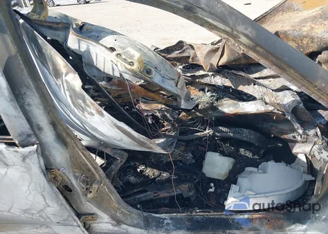 2003 Toyota Camry Le z USA, uszkodzony, nr VIN 4T1BE32K53U679850